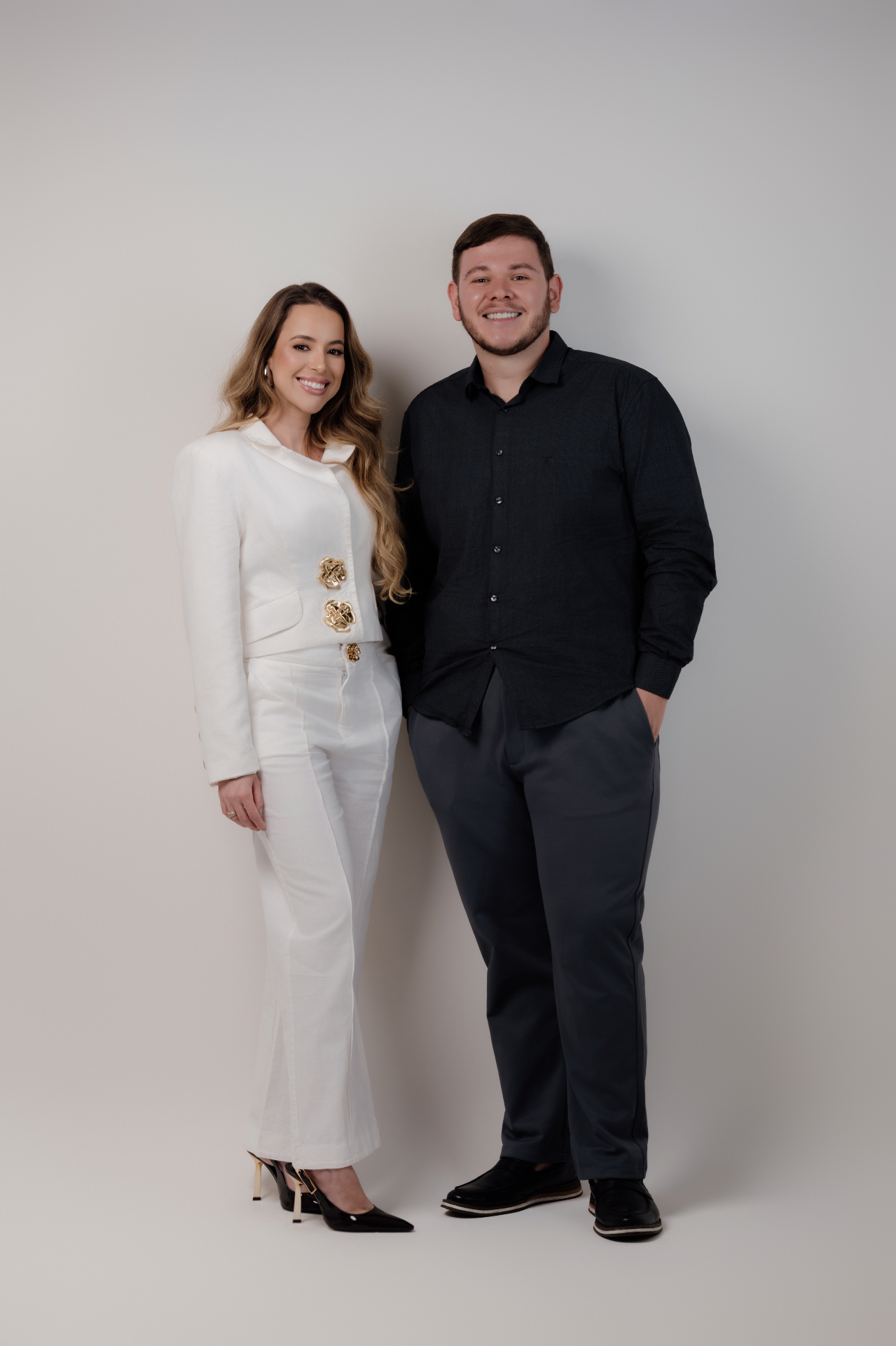 Dr. Iuri e Dra. Maria Laura, especialistas em implantes e facetas
